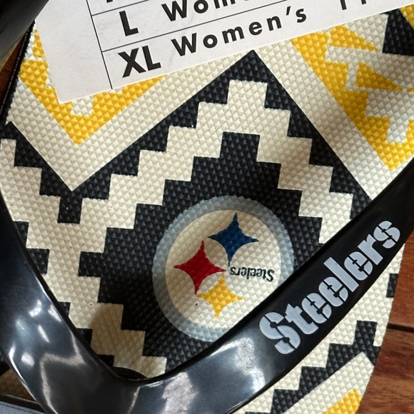 FOREVER COLLECTION NFL STEELERS FLIP FLOPS:NWT WOMEN'S SIZE SMALL (5-6) - Picture 10 of 13